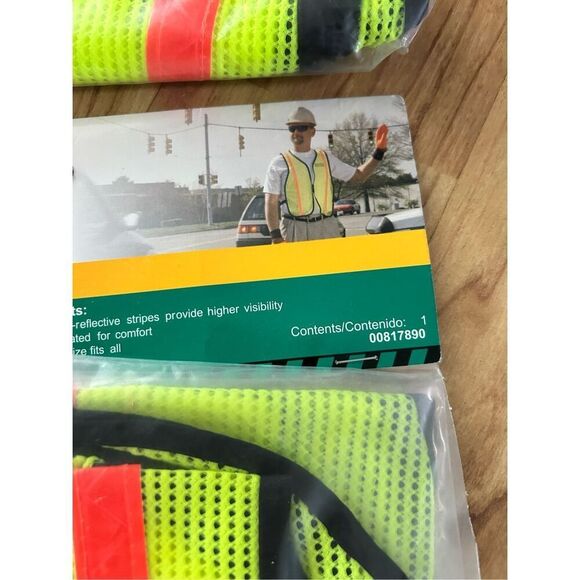 MSA Safety Works High Visibility Vest  Reflective One Size Fits Most 2x hiking - Picture 2 of 3